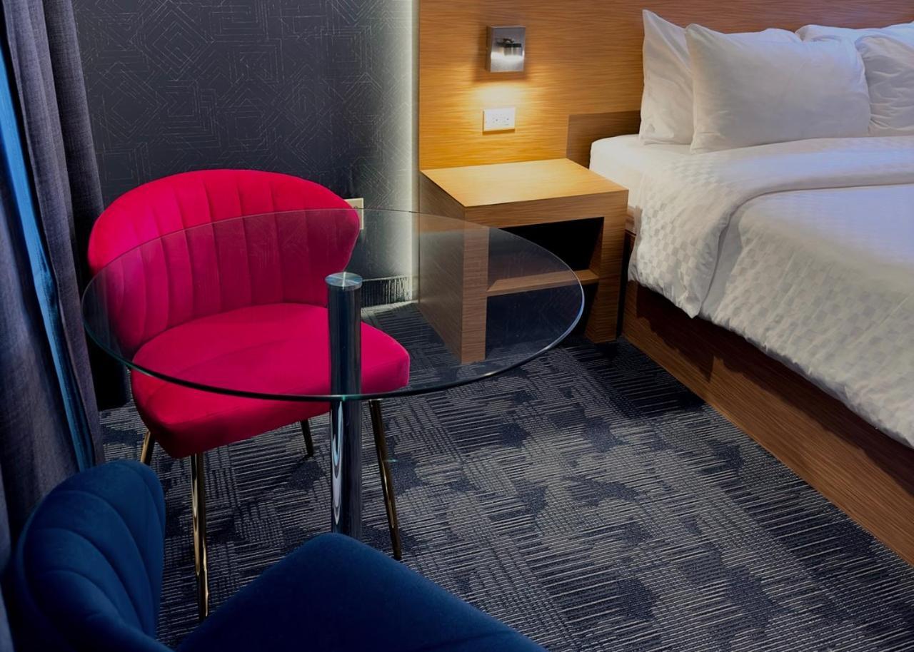 Le Fabreville Motel & Suites Laval Bagian luar foto